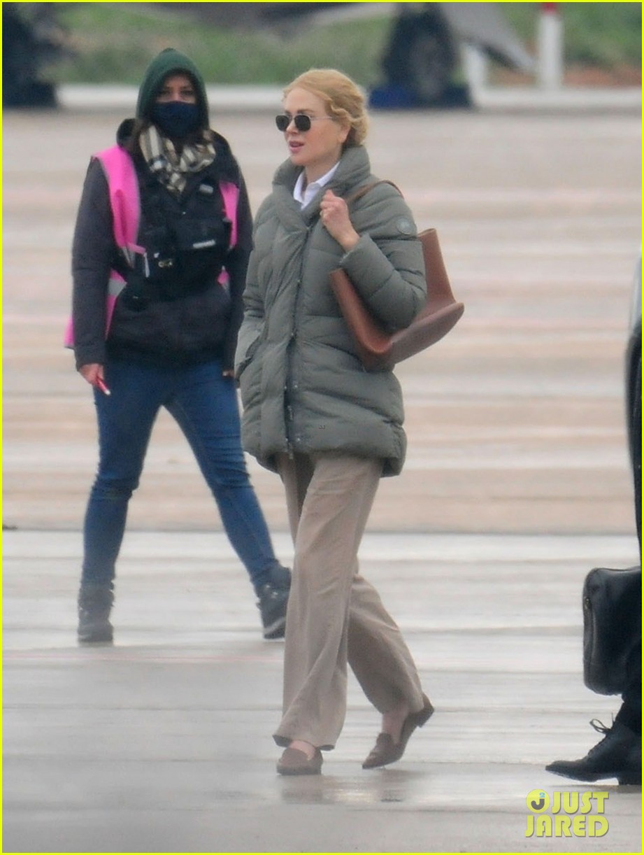 Nicole Kidman & Zoe Saldana Film Scenes for 'Lioness' at Airport in