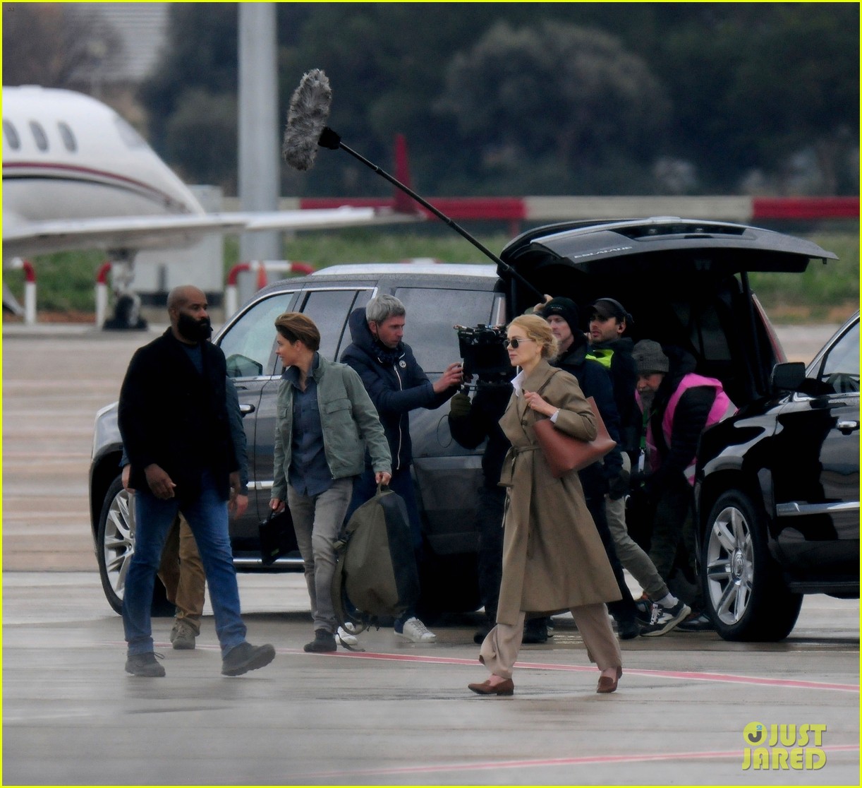 Nicole Kidman & Zoe Saldana Film Scenes for 'Lioness' at Airport in