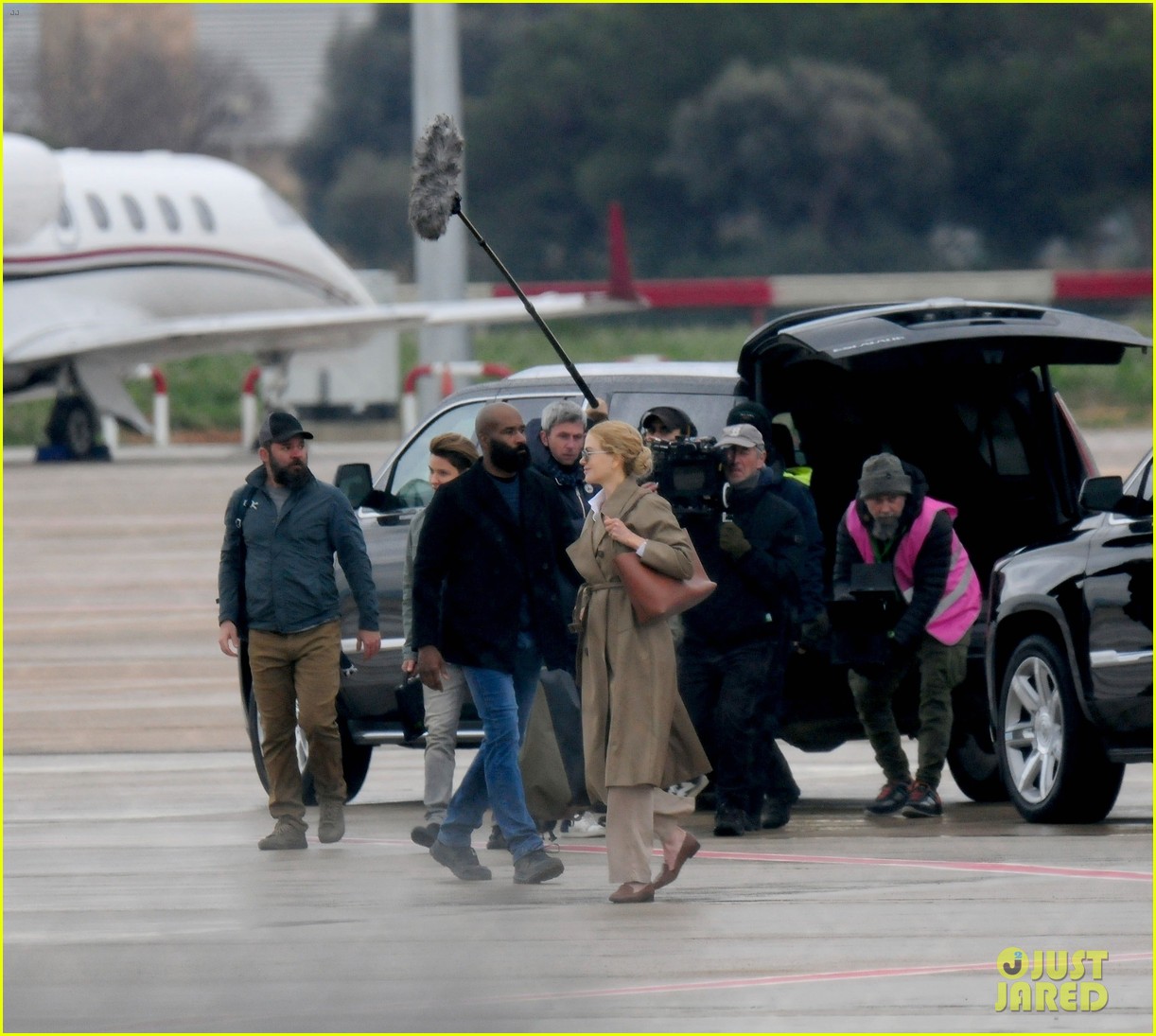 Nicole Kidman & Zoe Saldana Film Scenes for 'Lioness' at Airport in