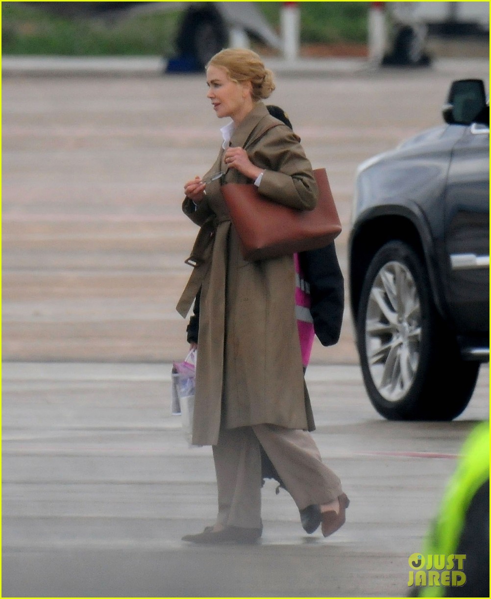 Nicole Kidman & Zoe Saldana Film Scenes for 'Lioness' at Airport in