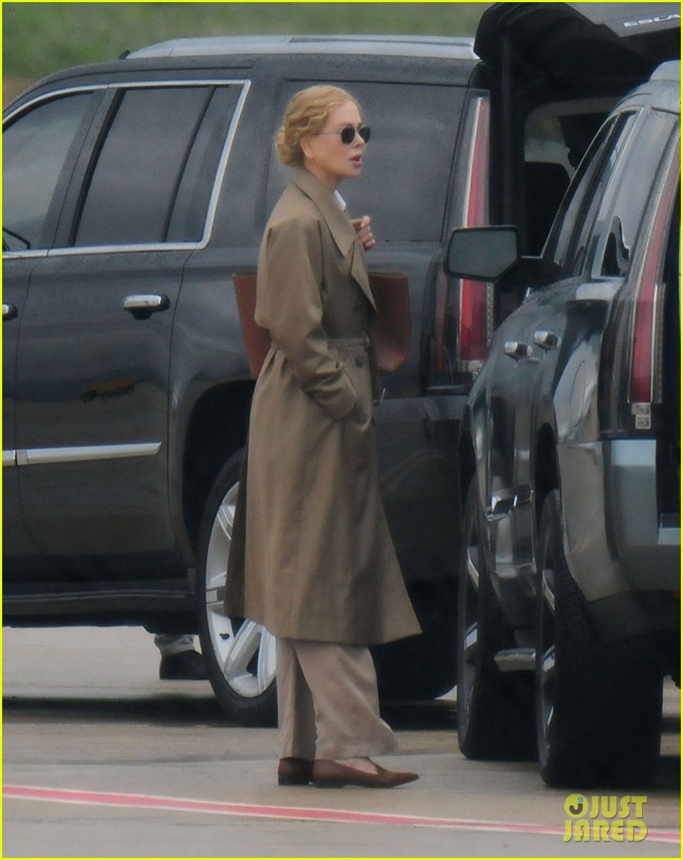 Nicole Kidman & Zoe Saldana Film Scenes for 'Lioness' at Airport in