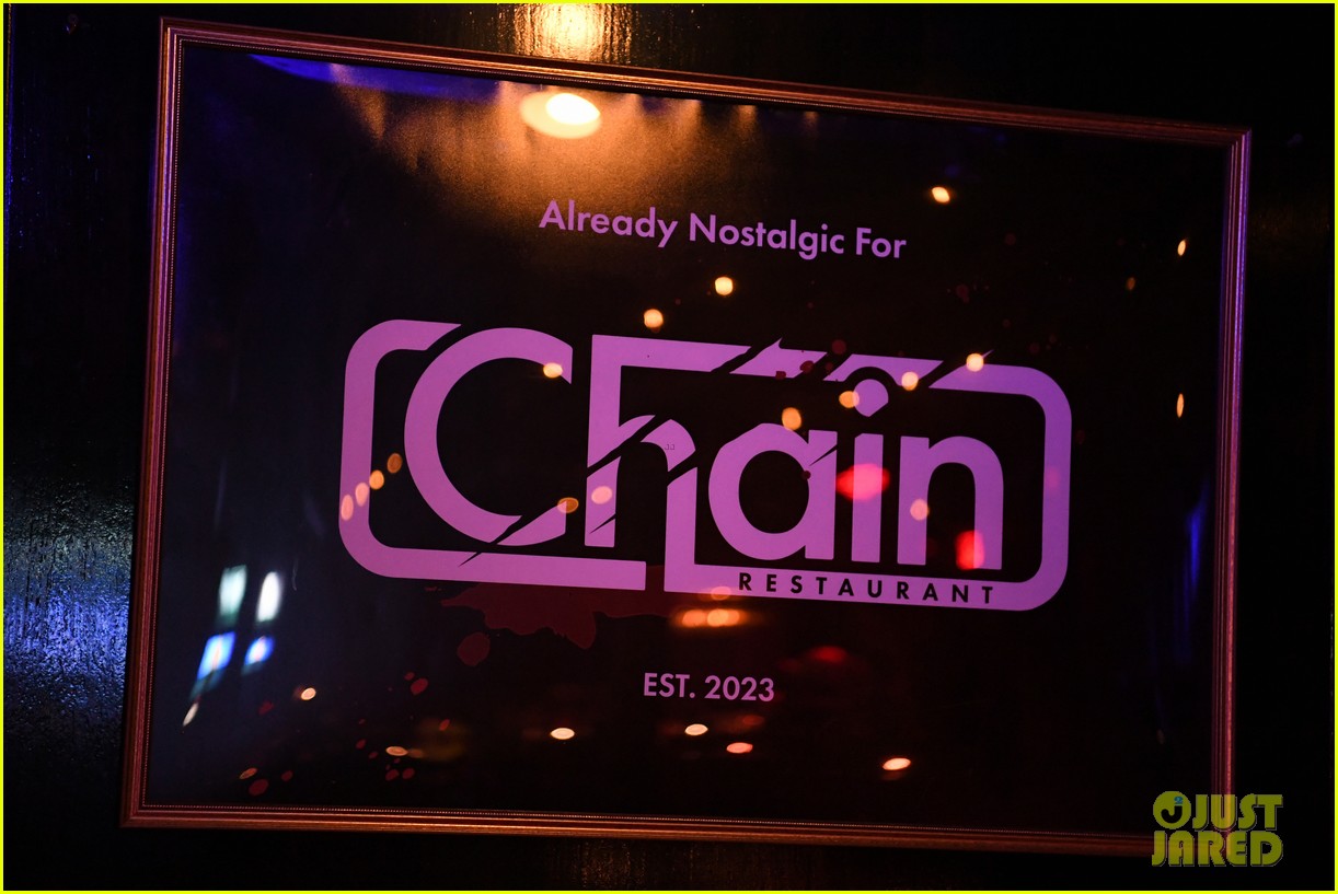 Elle Fanning & Chrissy Teigen Chow Down on Chain's Stabby Meal Photo