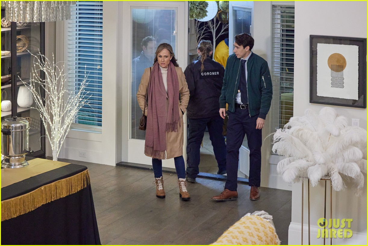 Photo andrew walker nikki deloach grilling season hallmark 26 Photo