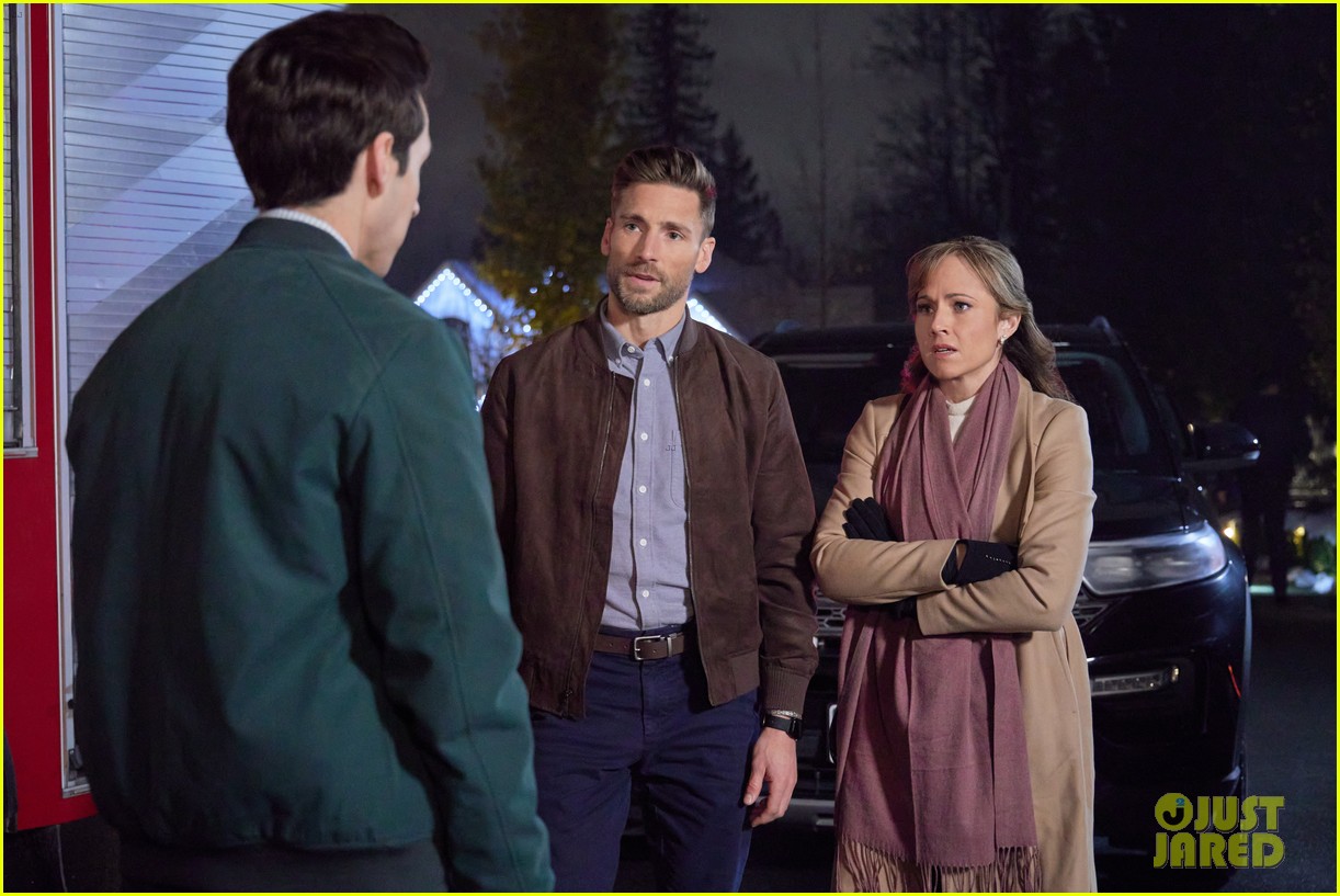 Photo andrew walker nikki deloach grilling season hallmark 29 Photo