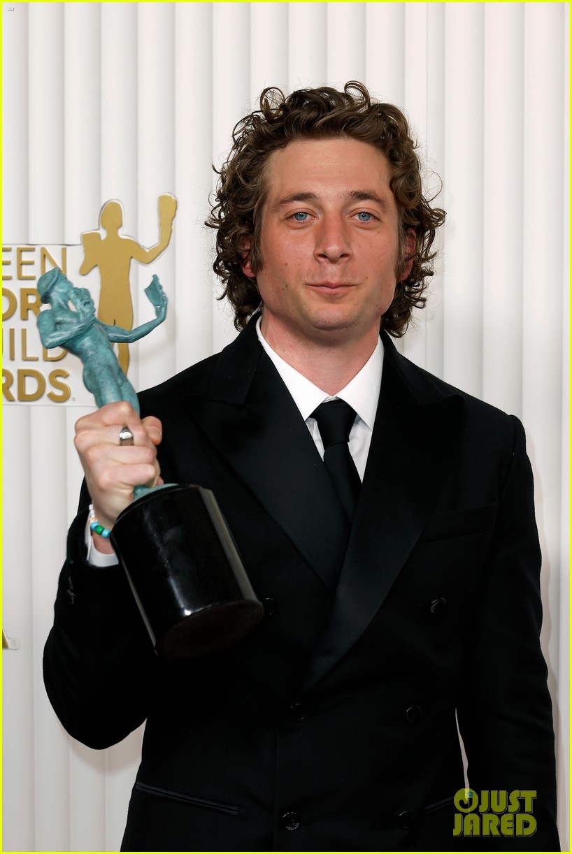 Photo jeremy allen white wins for the bear at sag awards 33 Photo