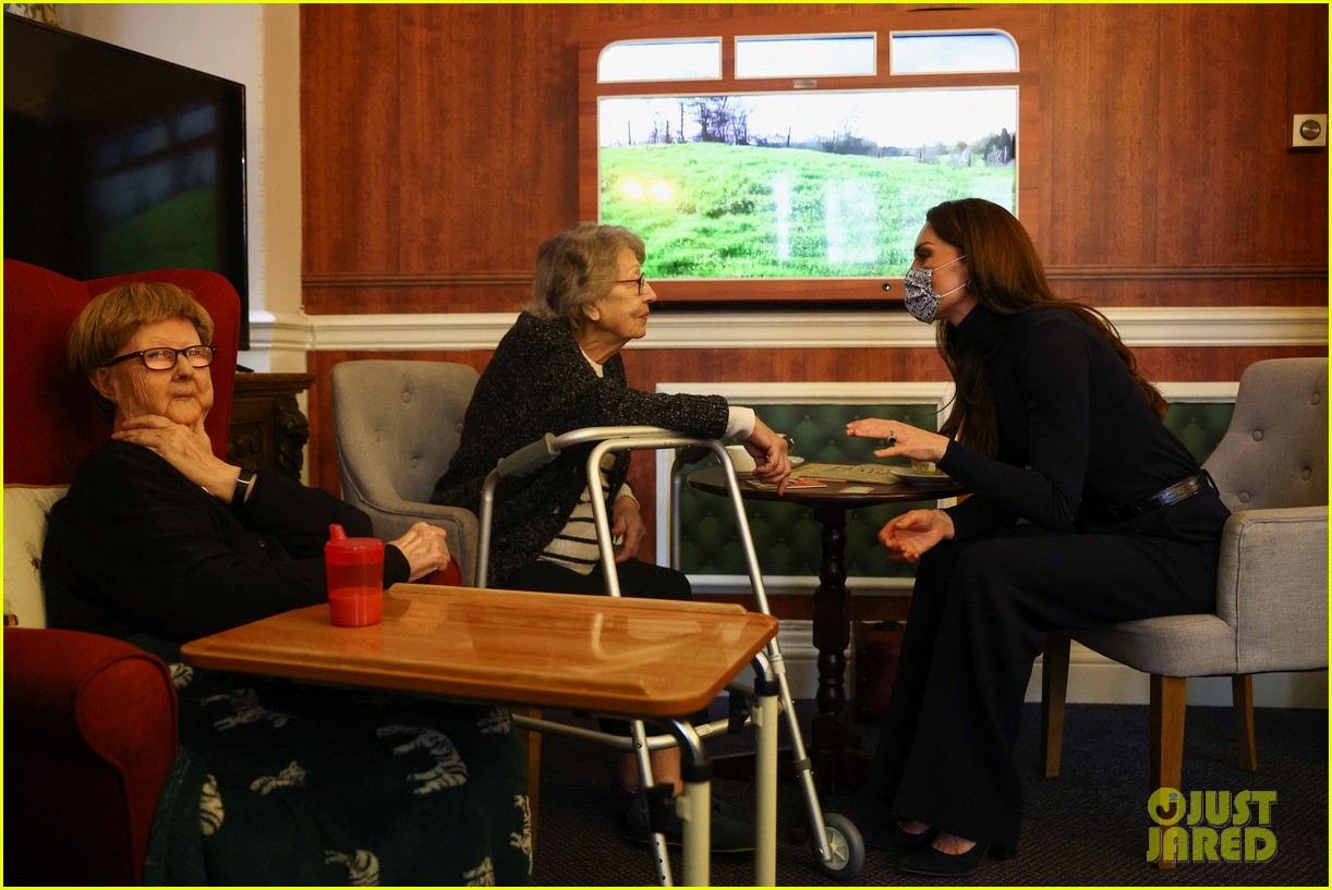 Kate Middleton Is A Master Pancake Flipper During Nursing Home Visit See The Pics! Photo