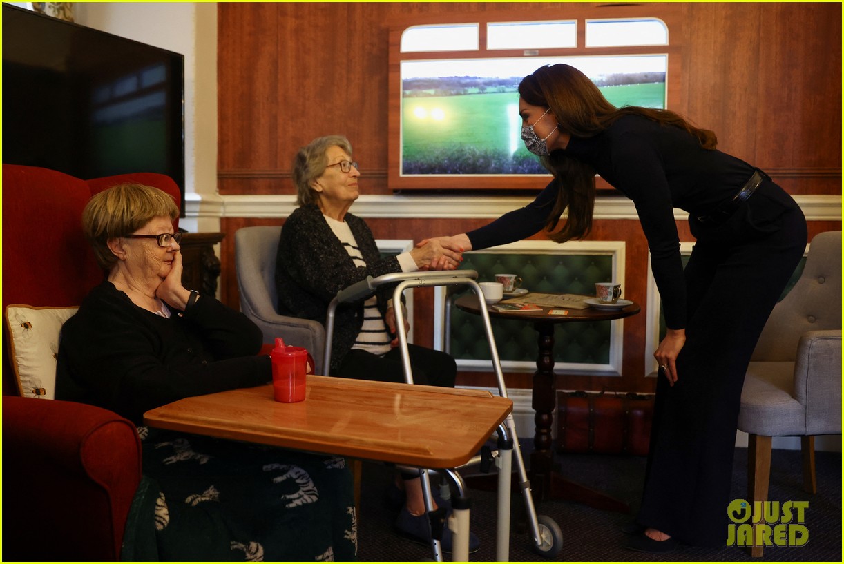 Kate Middleton Is A Master Pancake Flipper During Nursing Home Visit See The Pics! Photo