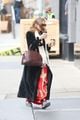 mary kate ashley olsen pick up their morning coffee before work 04