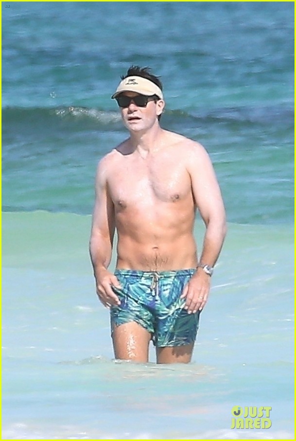 'The Talk' Host Jerry O'Connell Goes Shirtless on Beach Vacation with