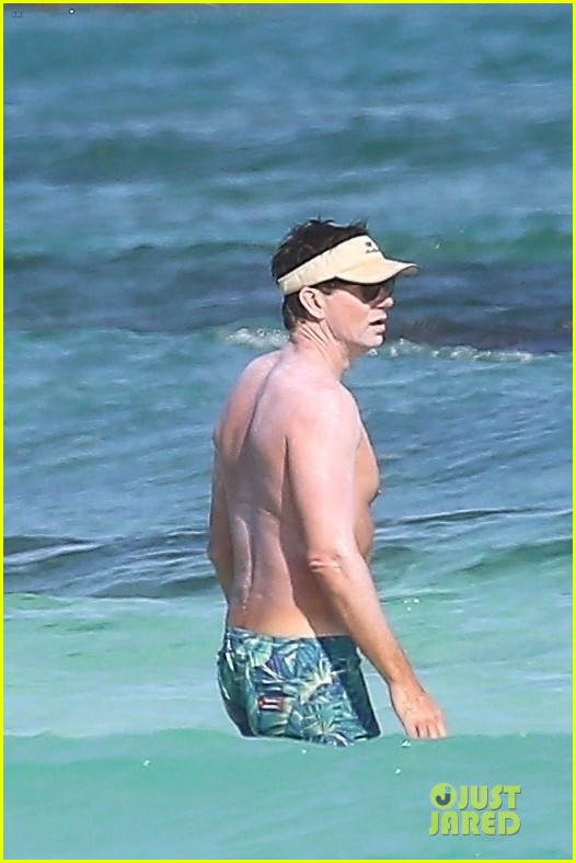 Photo: jerry oconnell rebecca romijn beach day 44 | Photo 4900654