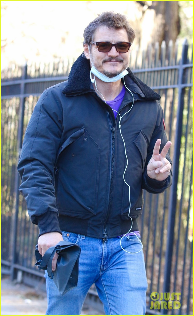 Pedro Pascal is All Smiles While Running Errands in NYC: Photo 4892529 ...