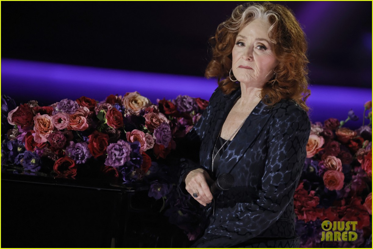 Quavo Raises Takeoff's Chain During 'In Memoriam' Tribute at Grammys