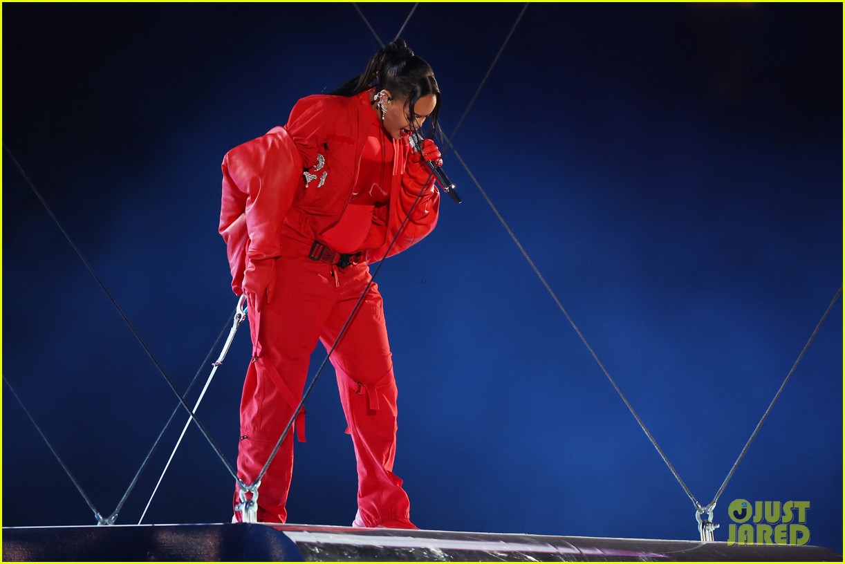 Rihanna Is Pregnant, Rep Confirms After Super Bowl Performance! Photo