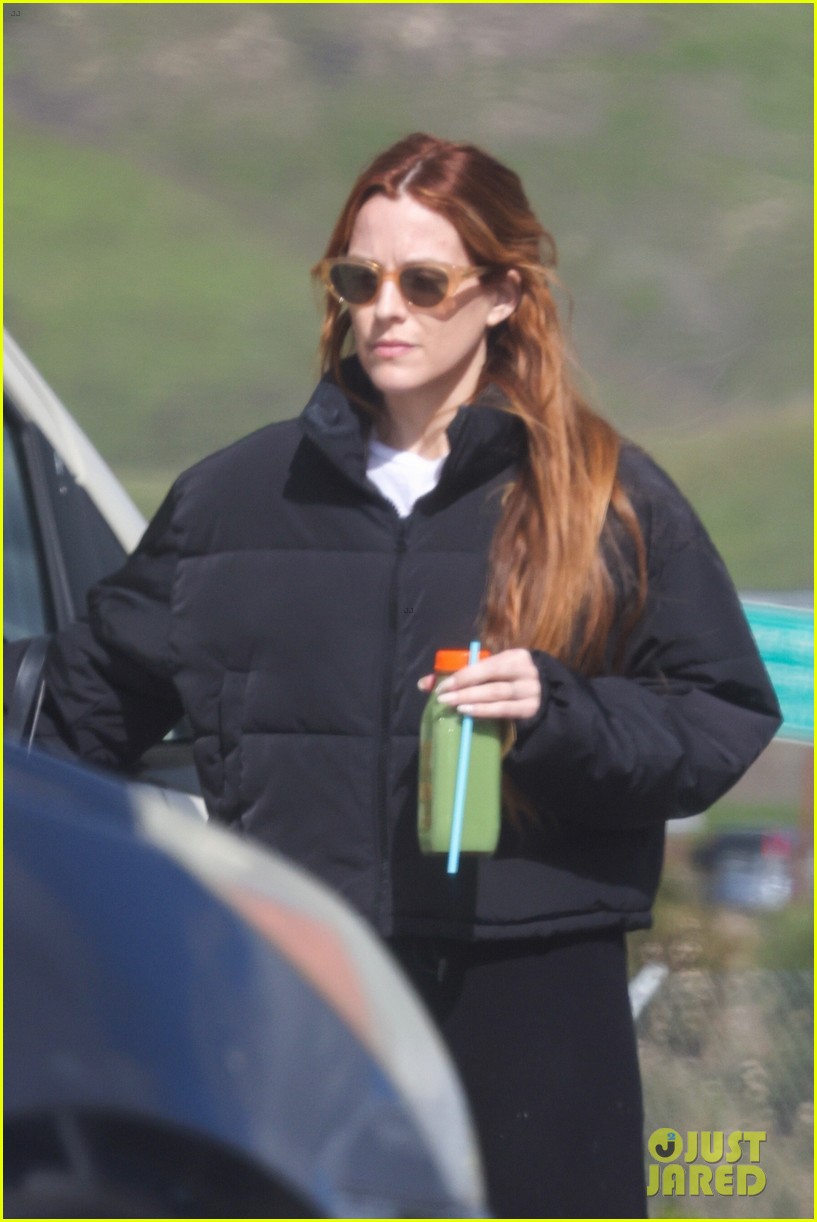 Riley Keough Goes On A Quick Store Run With Husband Ben Smith-Petersen