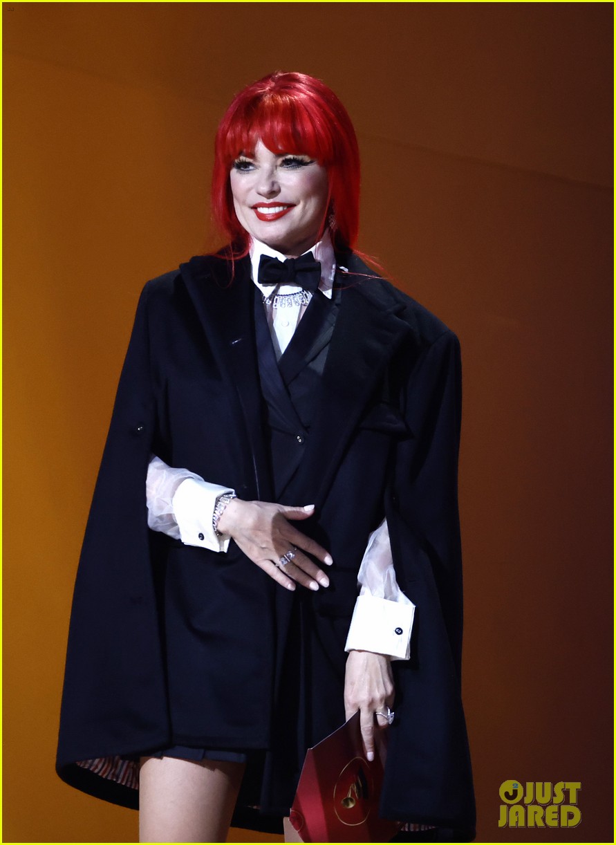 shania twain gets wendys hayley wms more comparisons grammys look 114890082
