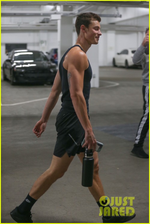 shawn mendes leaving the gym 144901041