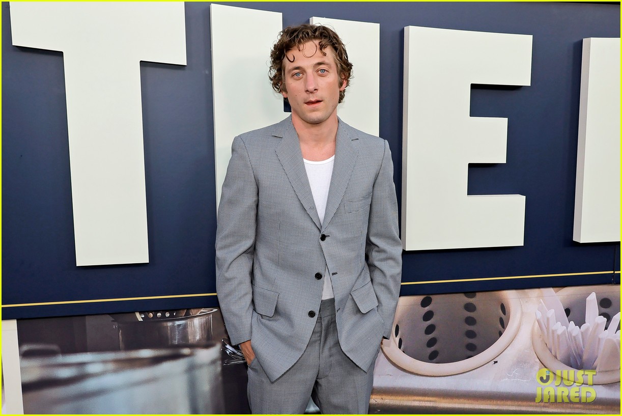 jeremy allen white reacts to fans thirsting over him 094895130