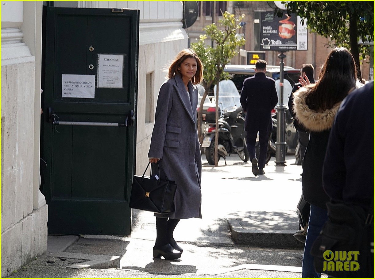 Zendaya Throws It Back to Tom Holland's 'Umbrella' Performance on 'Lip