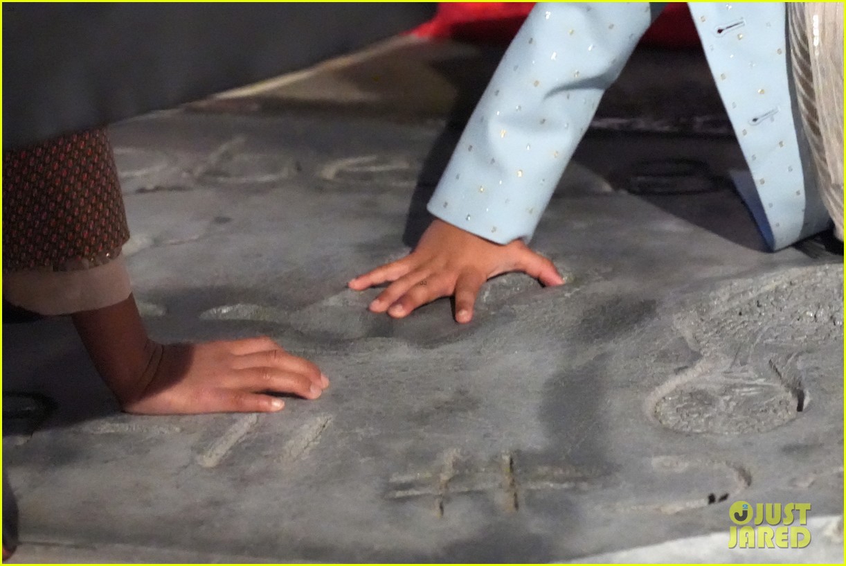 Vanessa Bryant & Daughters Honor Kobe Bryant in Emotional Handprints