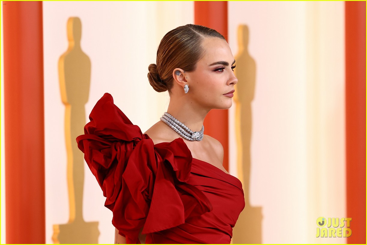 Cara Delevingne Flaunted Her Long Legs In Gorgeous Red Gown at ...