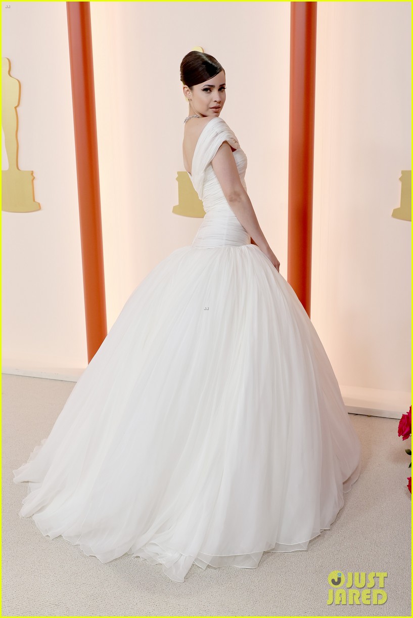 'Applause' Performer Sofia Carson Stuns in Princess Gown on Oscars 2023