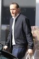 charlie hunnam goes grocery shopping in los angeles 02