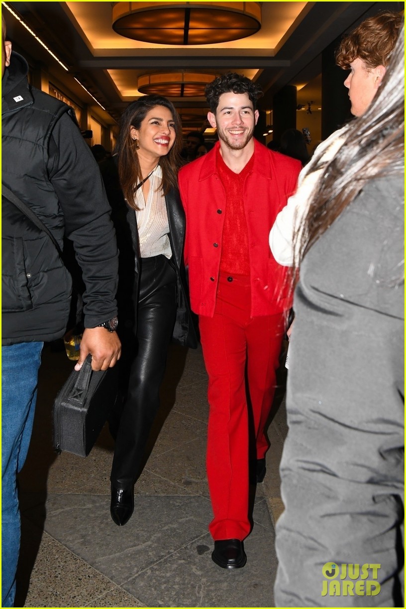 jonas brothers wives leave theater 014910247