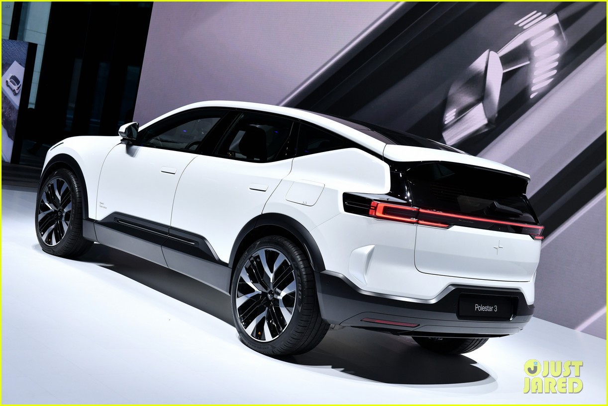 Leonardo Dicaprio Checks Out Polestar 3 S Debut In Nyc With Irina Shayk