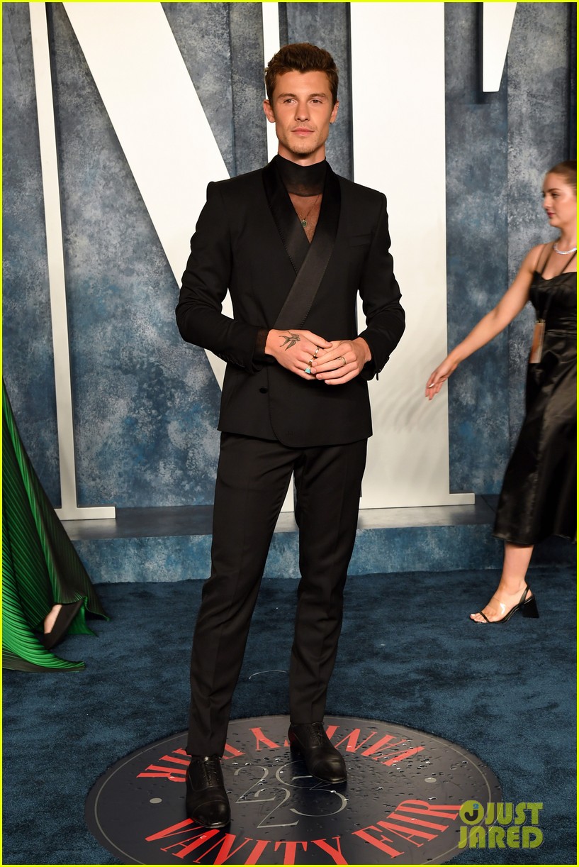 Shawn Mendes & Sabrina Carpenter Walk Oscars Party Red Carpet