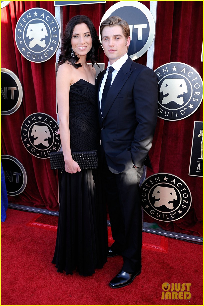 Is Mike Vogel Married? Meet the ‘Sex/Life’ Actor’s Wife & Family