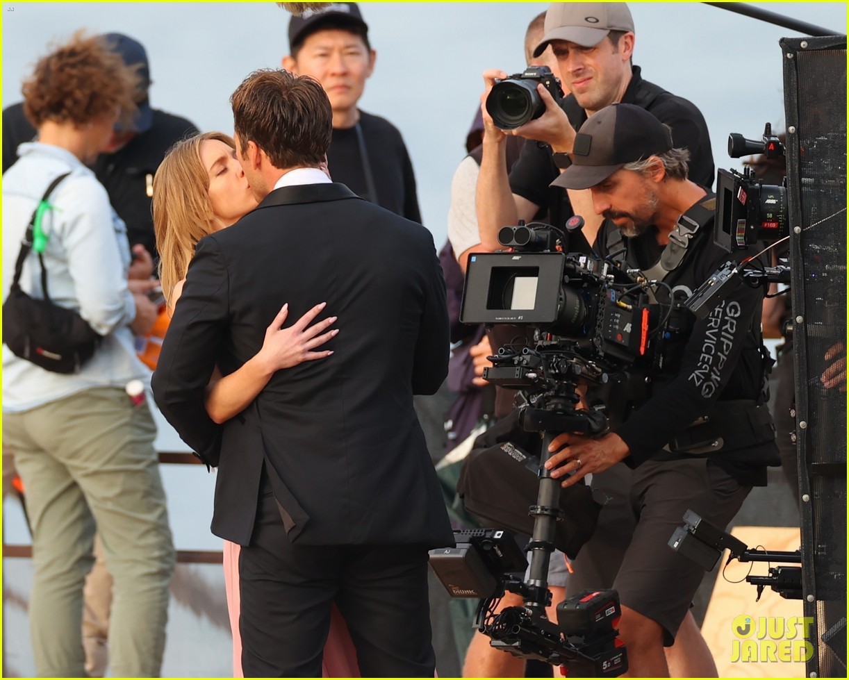 Photo: glen powell sydney sweeney continue filming rom com 20 | Photo