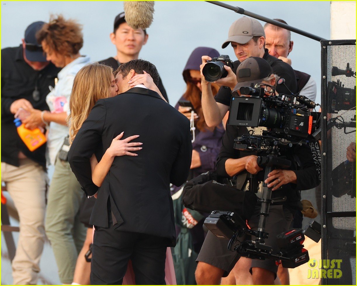 Photo: glen powell sydney sweeney continue filming rom com 21 | Photo