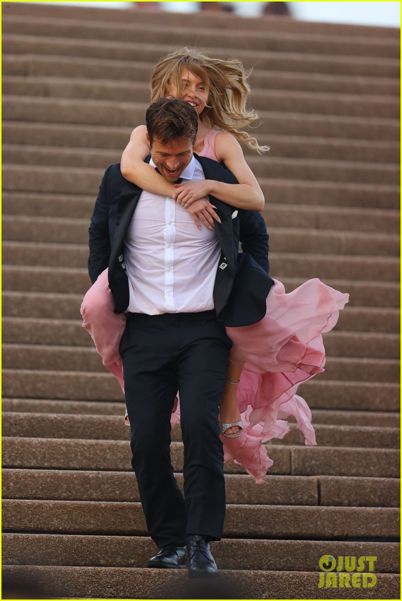 Photo: glen powell sydney sweeney continue filming rom com 68 | Photo