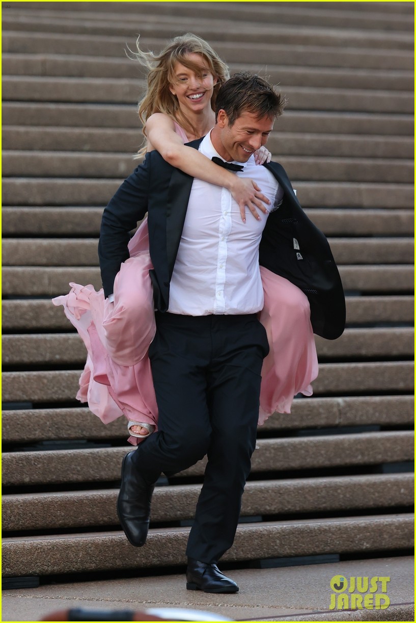 Photo: glen powell sydney sweeney continue filming rom com 72 | Photo