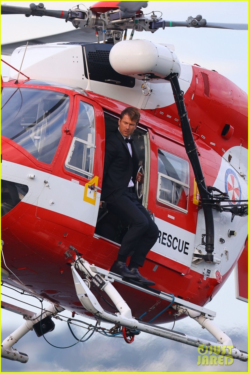 Photo: glen powell sydney sweeney continue filming rom com 94 | Photo