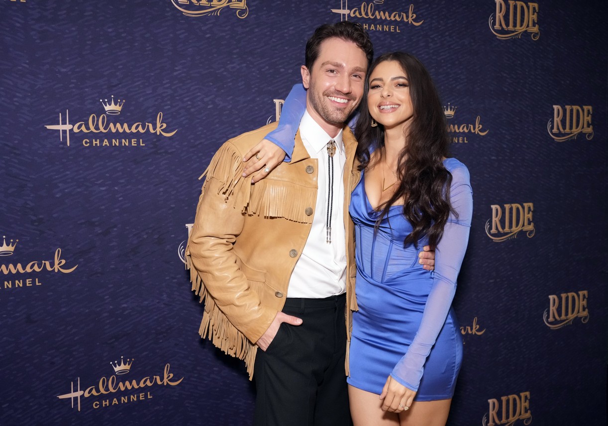 Photo hallmark ride series cast premiere event chyler leigh supports