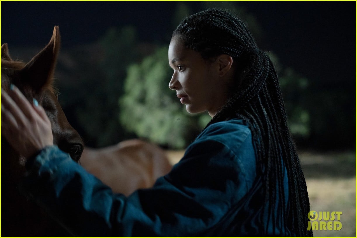 Kathryn Hahn Takes on Life's Messy Moments in Hulu's 'Tiny Beautiful