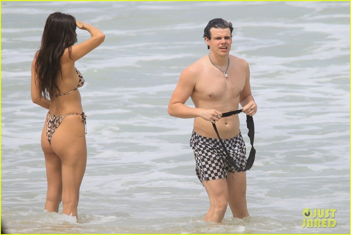 Yungblud Enjoys Beach Day & Time with Girlfriend Jesse Jo Stark Amid