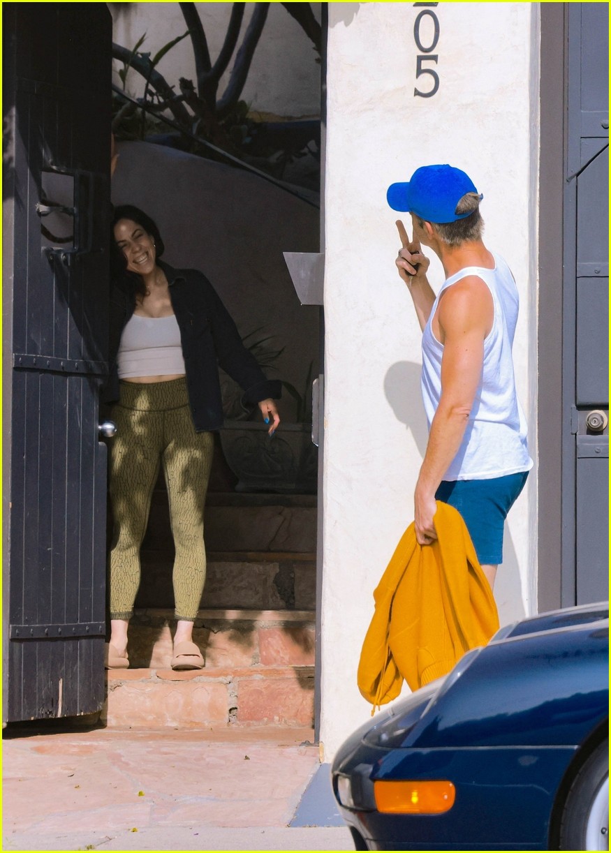 Chris Pine Rocks a Pair of ShortShorts While Exiting a Dance Studio