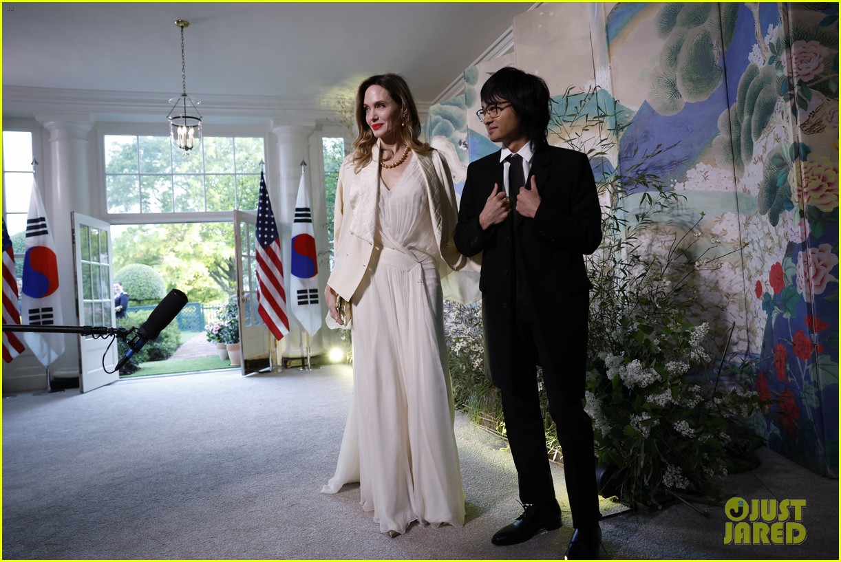 Angelina Jolies Wedding DressAll the Details  Identity Magazine