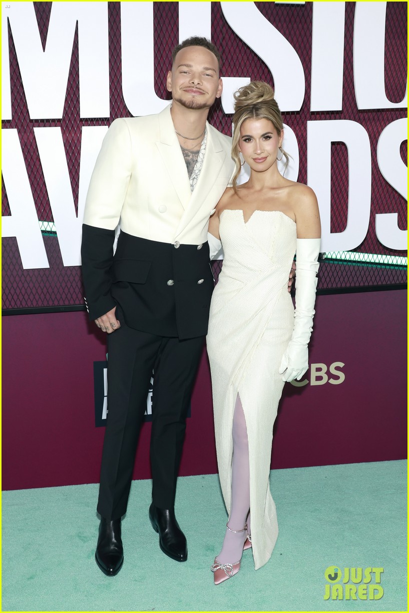 Host Kane Brown & Wife Katelyn Share A Kiss At CMT Music Awards 2023