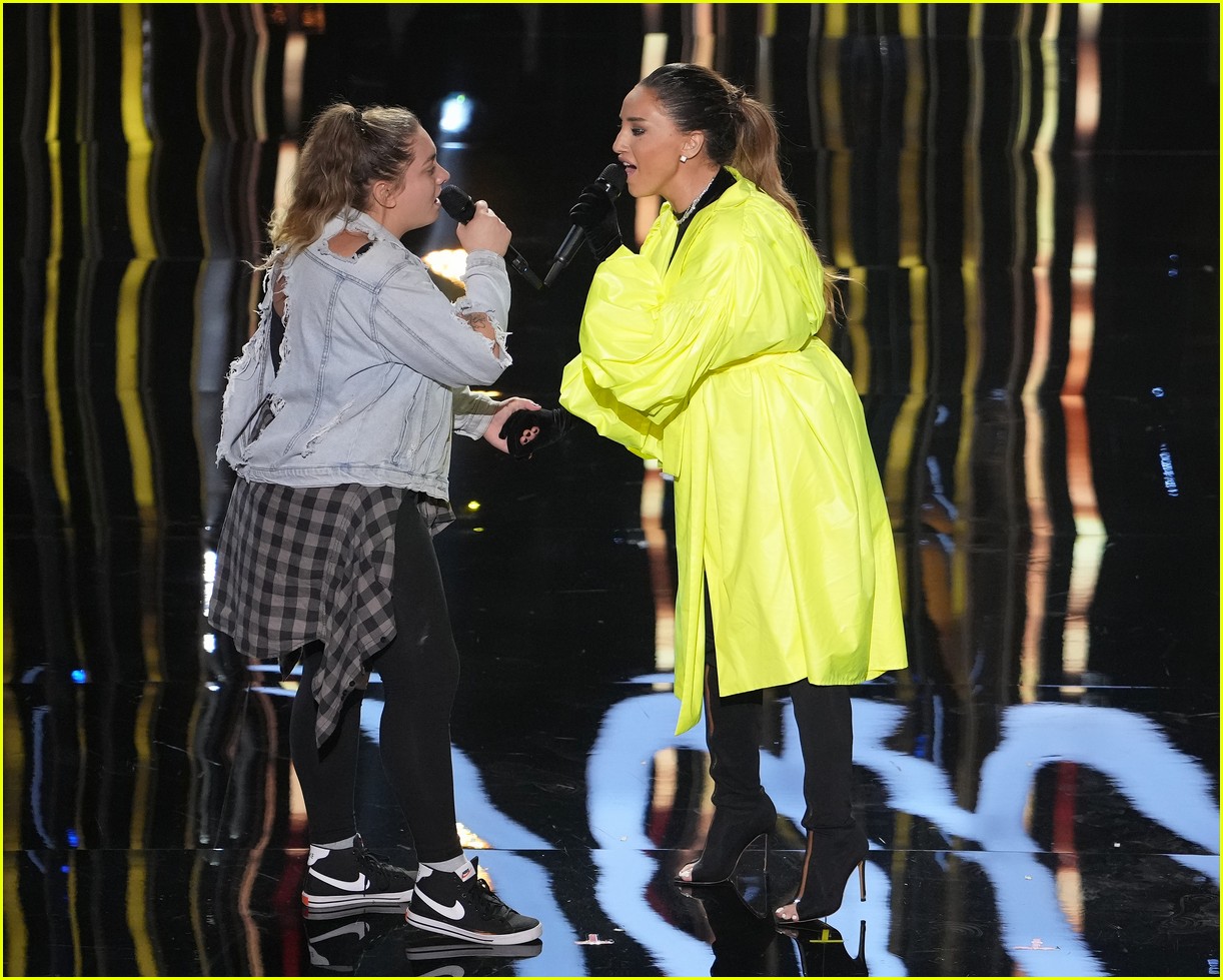 'American Idol' Contestant Nutsa Buzaladze Tearfully Apologizes to Katy