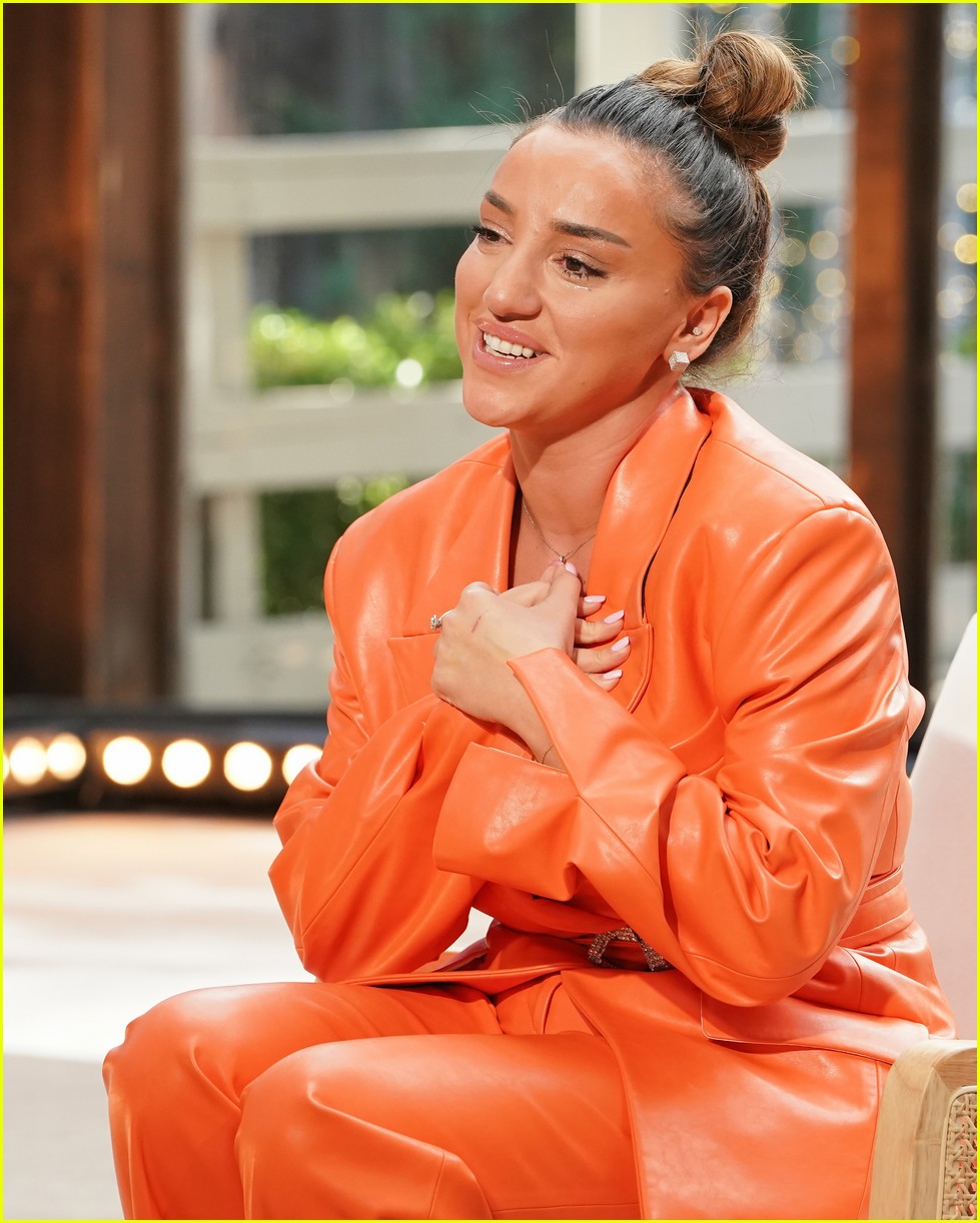 'American Idol' Contestant Nutsa Buzaladze Tearfully Apologizes to Katy