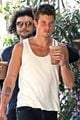 shawn mendes stops by juice bar with friends in weho 02