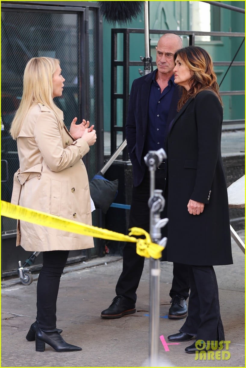 Mariska Hargitay & Christopher Meloni Reunite with Kelli Giddish For