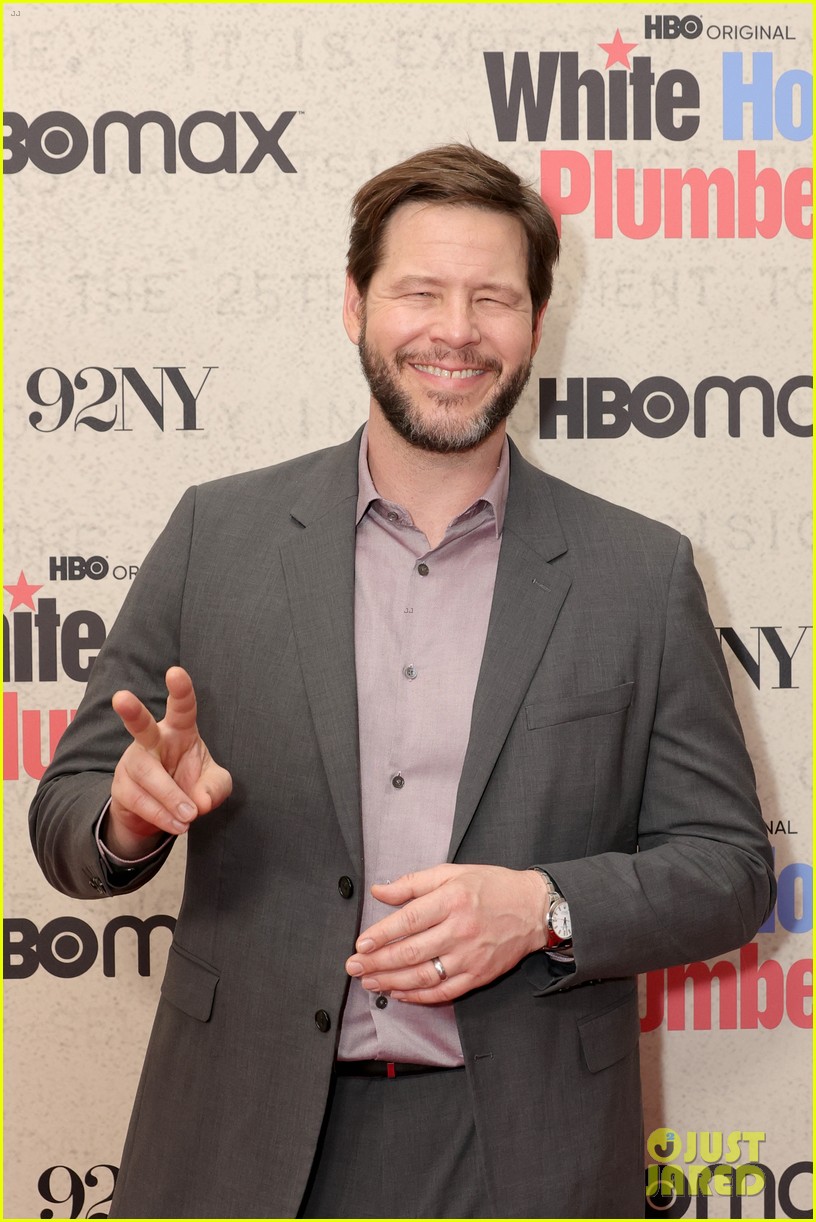 Woody Harrelson, Justin Theroux, Kiernan Shipka & StarStudded Cast of