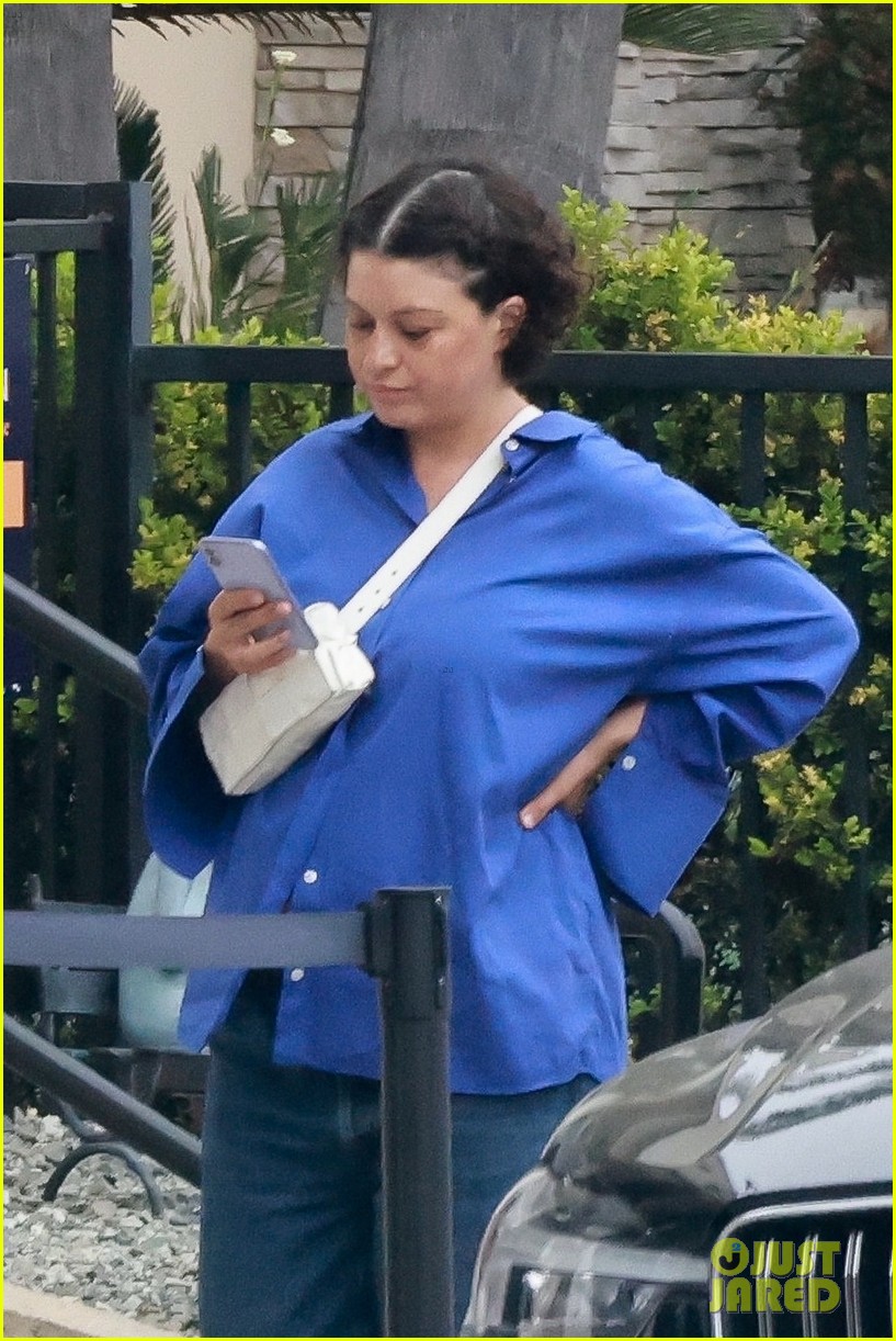 Alia Shawkat Picks Up Lunch to Go in Los Feliz: Photo 4937095 | Photos
