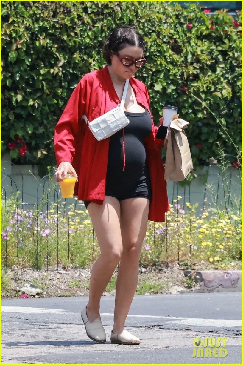 Alia Shawkat Picks Up Lunch to Go in Los Feliz: Photo 4937122 | Photos