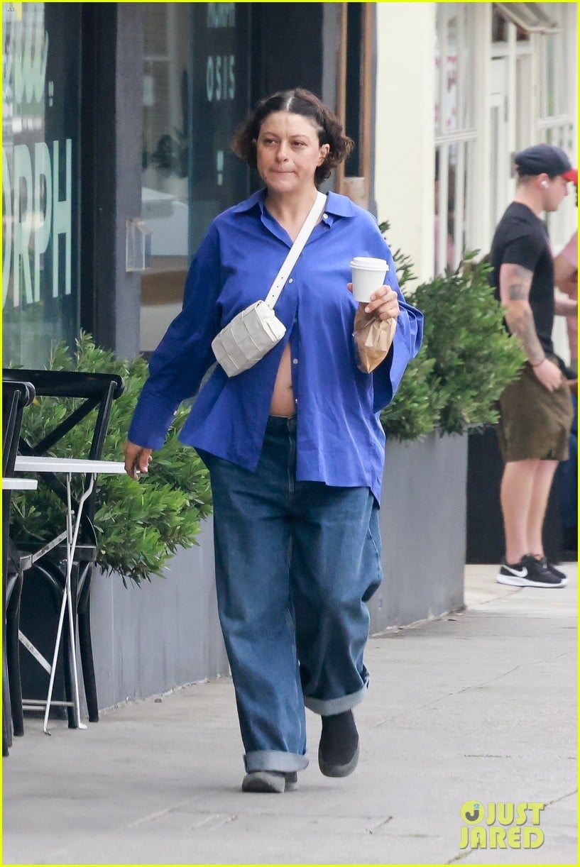 Alia Shawkat Picks Up Lunch to Go in Los Feliz: Photo 4937144 | Photos