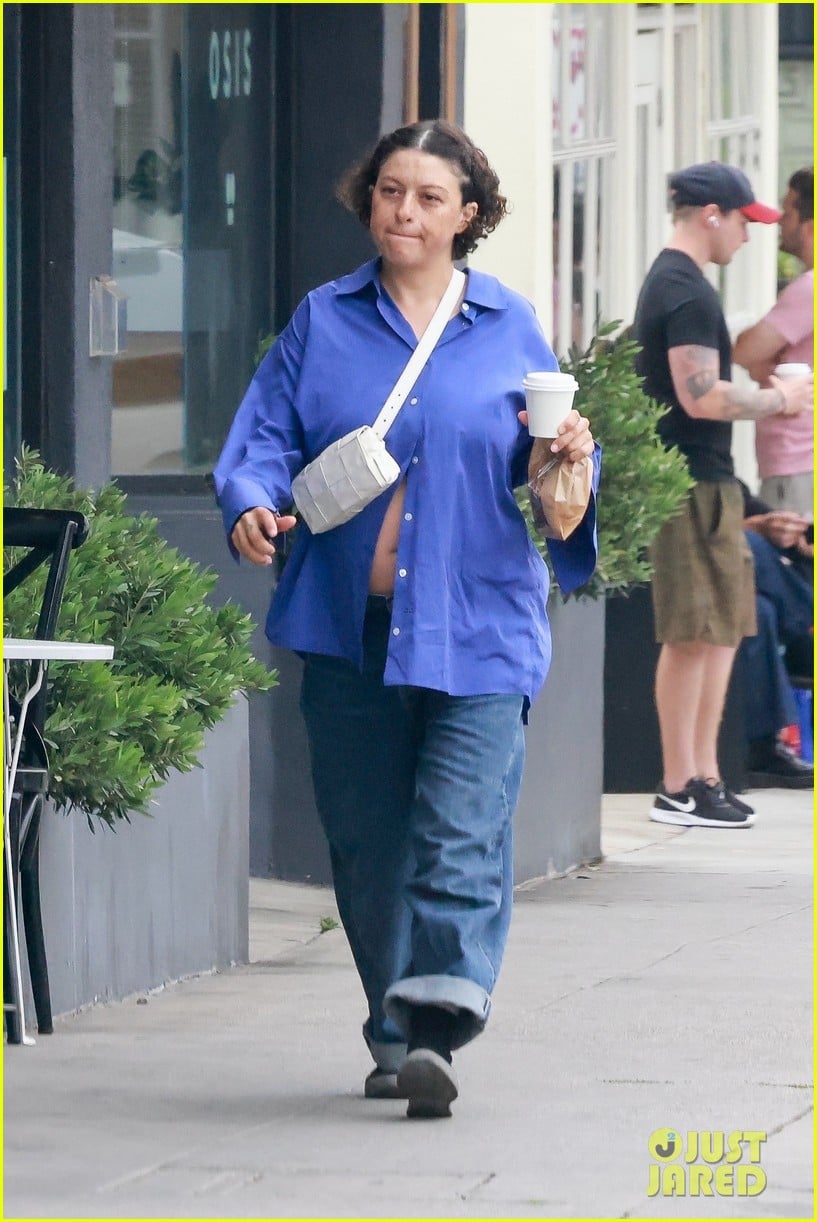 Alia Shawkat Picks Up Lunch to Go in Los Feliz: Photo 4937159 | Photos